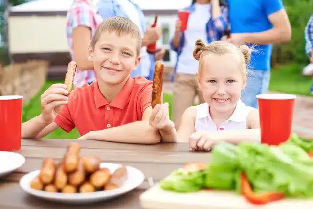 How to Have a Pest-Free Backyard Party